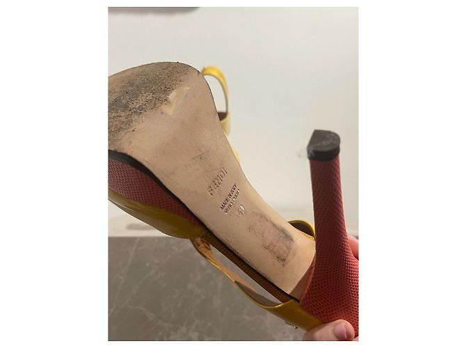 Sandali FENDI T.EU 40 Pelle Giallo - vista 5