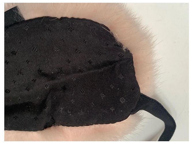 Masque de nuit Louis Vuitton Rose en Vison - vue 3