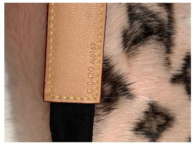 Masque de nuit Louis Vuitton Rose en Vison - vue 4