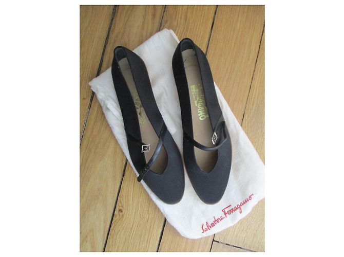 Salvatore Ferragamo Bailarinas de satén negro, 38,5. - vista 5