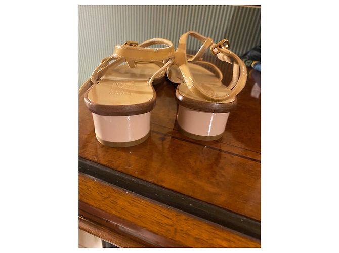 Sandali Salvatore Ferragamo Gancio in pelle Eggshell Bianco sporco - vista 4