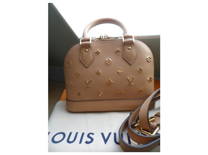 Louis Vuitton Alma BB Kamel - view 2