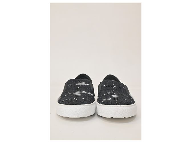 Timeless Scarpe da ginnastica slip on Chanel in tweed nero - vista 11