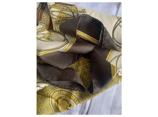 Sciarpa di seta Hermès Transformation Cars marrone beige oro Multicolore - vista 12