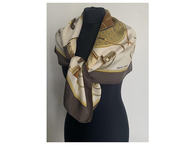 Sciarpa di seta Hermès Transformation Cars marrone beige oro Multicolore - vista 14
