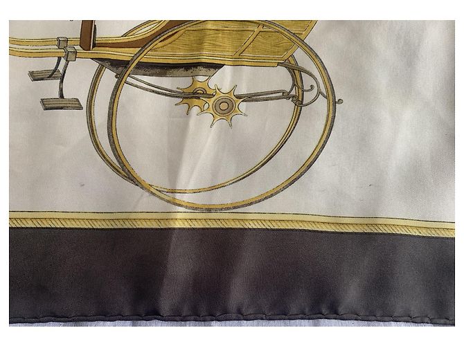 Sciarpa di seta Hermès Transformation Cars marrone beige oro Multicolore - vista 17
