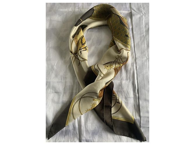 Sciarpa di seta Hermès Transformation Cars marrone beige oro Multicolore - vista 2