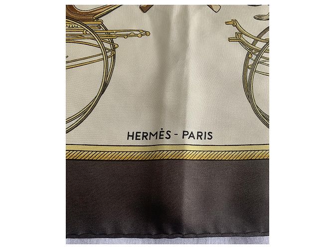 Sciarpa di seta Hermès Transformation Cars marrone beige oro Multicolore - vista 4