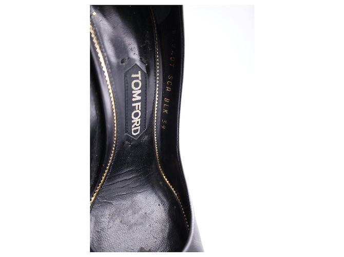Tom Ford Pointed Toe Ankle Strap Pumps in Black Leather - view 15
