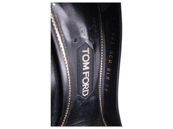 Tom Ford Pointed Toe Ankle Strap Pumps in Black Leather - view 7