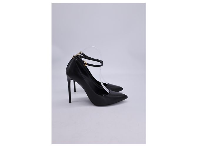 Tom Ford Pointed Toe Ankle Strap Pumps in Black Leather - view 9