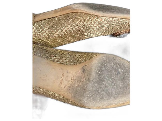 Décolleté Prada in pelle esotica dorata con pietre D'oro - vista 3