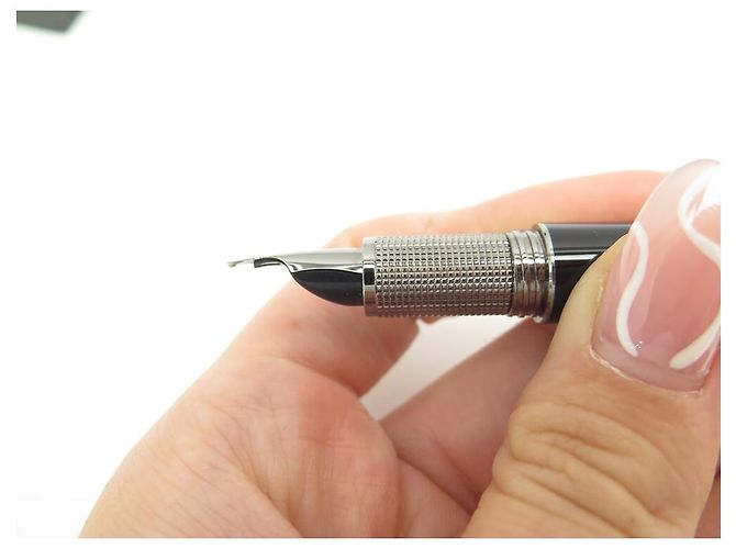 MONTBLANC STARWALKER FÜLLFEDERHALTER MIT SCHWARZEM HARZPATRONE FÜLLSTIFT - Ansicht 4