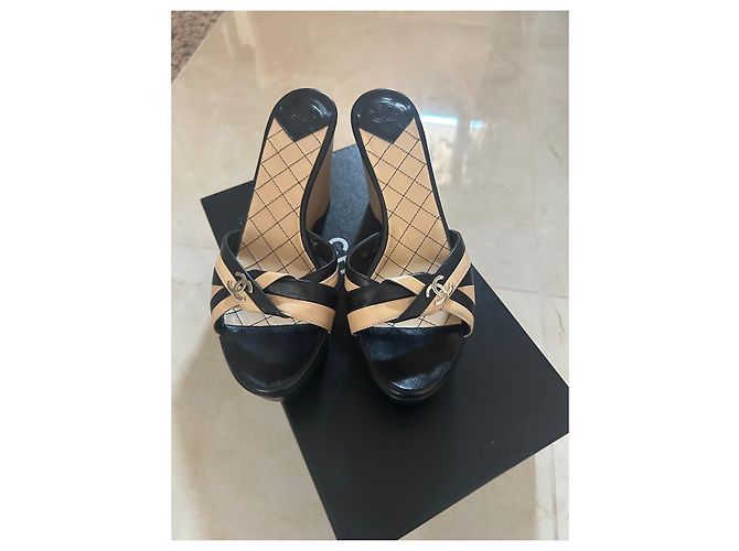 Sandali con zeppa Chanel in pelle nero e beige - vista 4