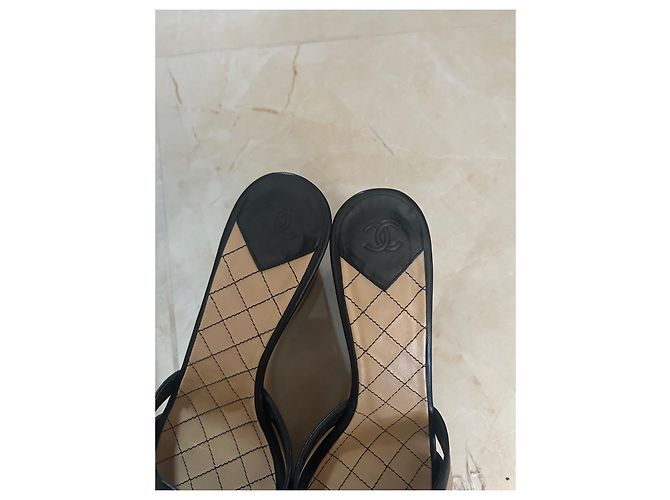 Sandali con zeppa Chanel in pelle nero e beige - vista 5