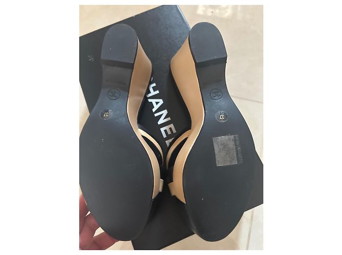 Sandali con zeppa Chanel in pelle nero e beige - vista 6