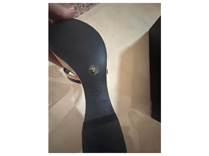 Sandali con zeppa Chanel in pelle nero e beige - vista 7