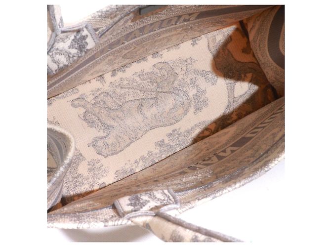 DIOR - Dior Book Tote Medium Tasche aus grauem Toile de Jouy - Ansicht 12