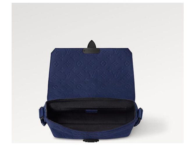 Louis Vuitton Messager Cape LV en veau Taurillon Saphir Bleu - vue 2