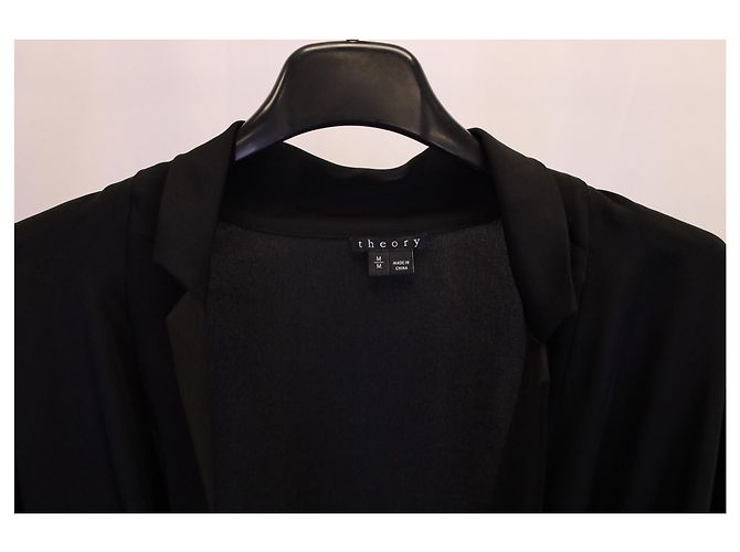 Theory – Bluse mit drapierter Vorderseite aus schwarzem Polyester - Ansicht 5