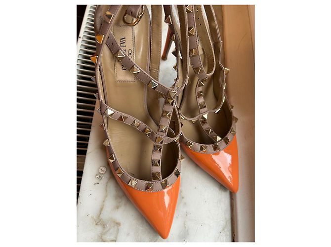 Sandali Valentino in vernice arancione - vista 3