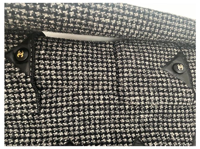 Cambon Chanel Vintage 92 Jacket with Leather button Black - view 12