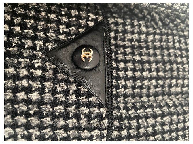 Cambon Chanel Vintage 92 Jacket with Leather button Black - view 15