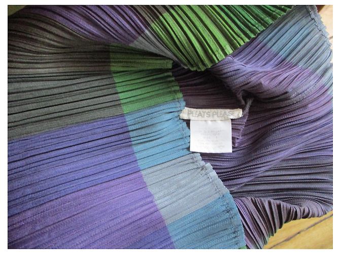 Issey Miyake Camiseta plisada, talla 5. Multicolor - vista 4