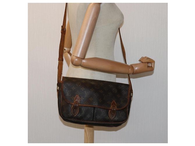 Borsa a tracolla LOUIS VUITTON Monogram Gibeciere MM M42247 LV Auth bs14301 Monogramma - vista 24
