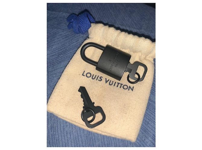 Abbesses Louis Vuitton Keepall 50 taurillon Noir - vue 9