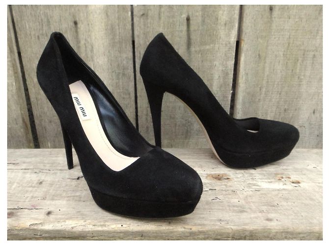 Sapatos de salto Miu Miu em camurça preta Preto - vista 3