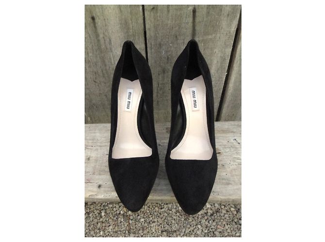 Sapatos de salto Miu Miu em camurça preta Preto - vista 4