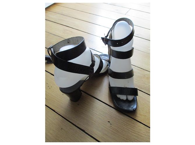 Roger Vivier Sandali in pelle nera lucida, 36,5. Nero - vista 2