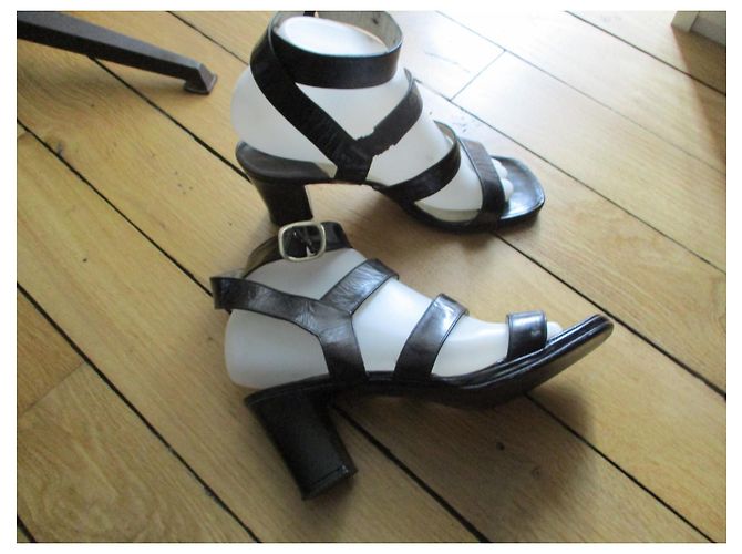 Roger Vivier Sandali in pelle nera lucida, 36,5. Nero - vista 3