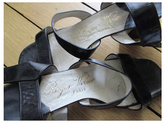 Roger Vivier Sandali in pelle nera lucida, 36,5. Nero - vista 4