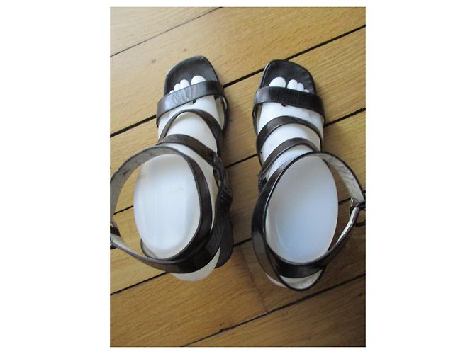 Roger Vivier Sandali in pelle nera lucida, 36,5. Nero - vista 7