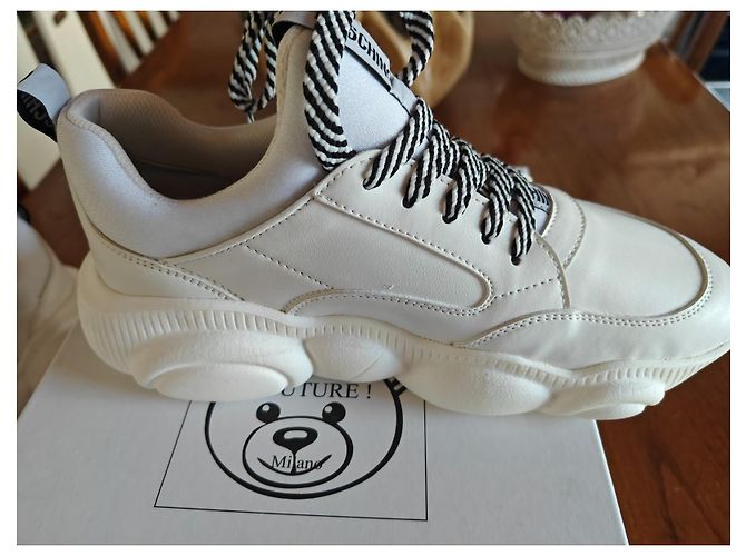 Sneakers Moschino Teddy Bianco - vista 3