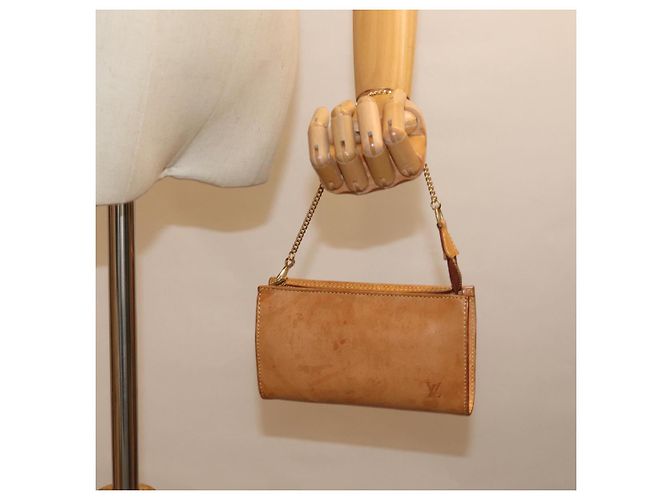 Bucket LOUIS VUITTON Secchiello in pelle Nomad PM Pouch Beige LV Auth 74291 - vista 20