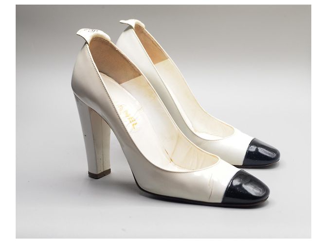 Décolleté Chanel in vernice bianco - vista 5