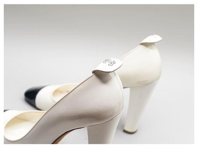 Décolleté Chanel in vernice bianco - vista 7
