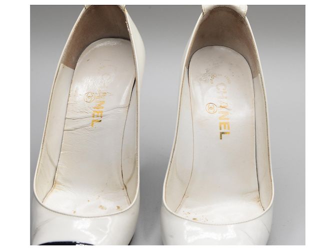 Décolleté Chanel in vernice bianco - vista 8