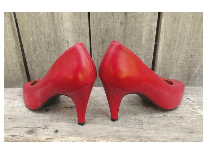 Charles Jourdan Pumps aus rotem Leder 8 cm Absatz - Ansicht 4