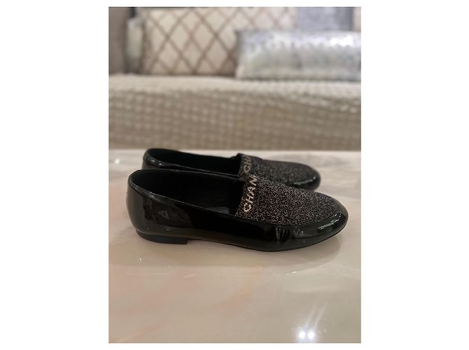 Mocassini Chanel Socky CC in vernice nero - vista 6