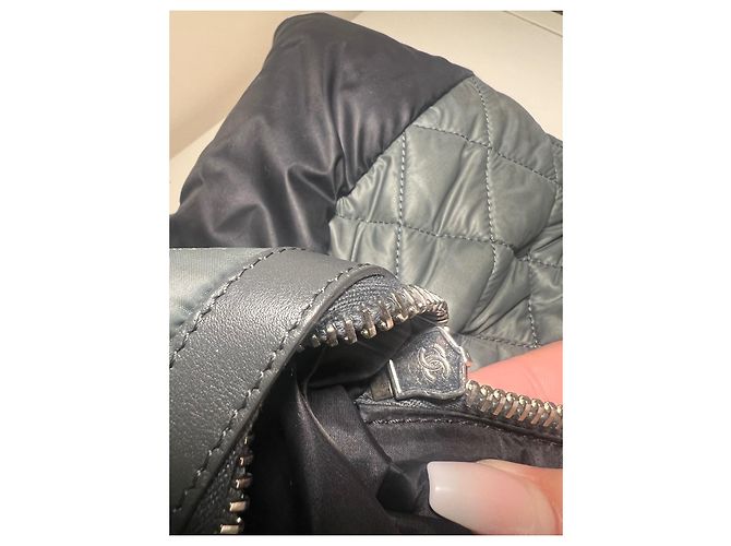 Autre Marque Chanel Cocoon Handtasche Grau Polyester - Ansicht 15