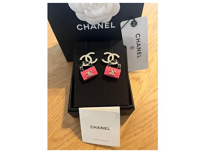 ARETES CHANEL CRUCERO 2022/2023 (NUEVOS, NUNCA USADOS) Rosa Gold hardware - vista 4