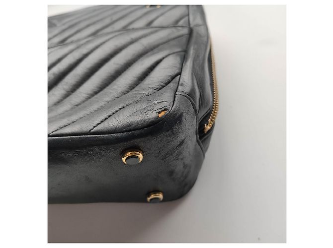 Chanel Schwarze Lederkameratasche - Ansicht 6