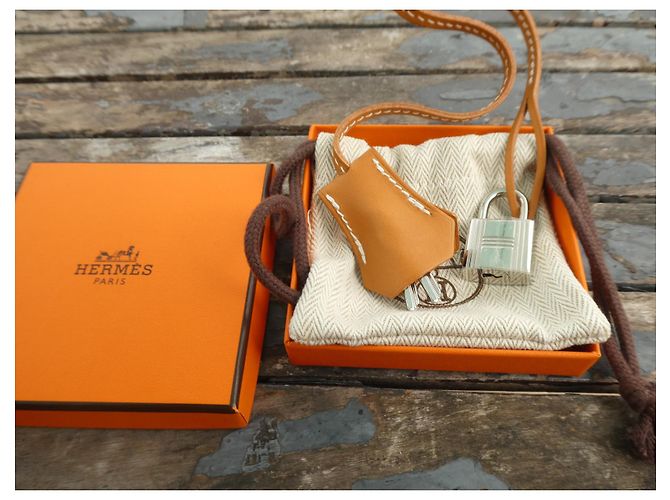 Hermès campanella, cerniera e lucchetto Hermes nuovi per borsa Hermes, scatola e sacchetto antipolvere. Cammello - vista 2