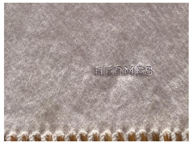 Stola Hermès in cashmere rosa - vista 4
