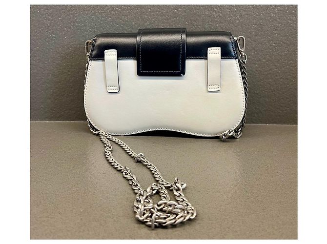 Prada Sidonie Schultertasche aus Leder schwarz weiß - Ansicht 2