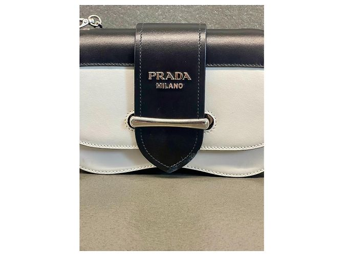 Prada Sidonie Schultertasche aus Leder schwarz weiß - Ansicht 3